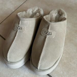 UGG Discoquette Slide Slipper (Women’s size 8)